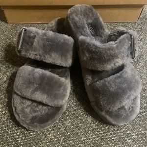 Brand New Never worn Women’s UGG Fuzz Yeah Slippers Size 5